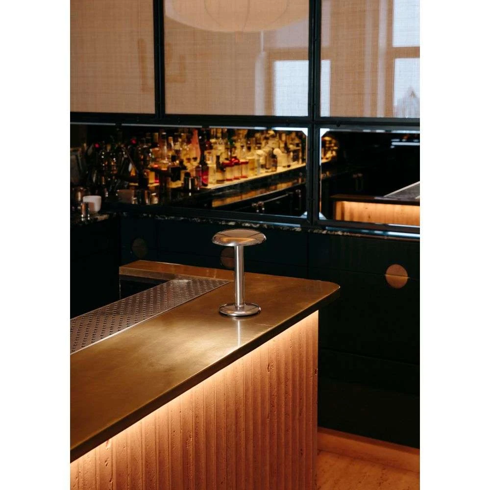 Gustave Portable Taffellamp Polished Silver - Flos - Koop Online 4 Gustave Portable Taffellamp Polished Silver - Flos - Koop Online - Afbeelding 2